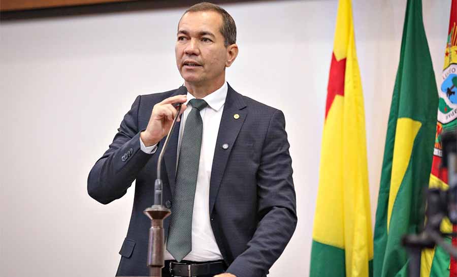 Gene Diniz defende reajuste salarial para militares e cobra solução do governo