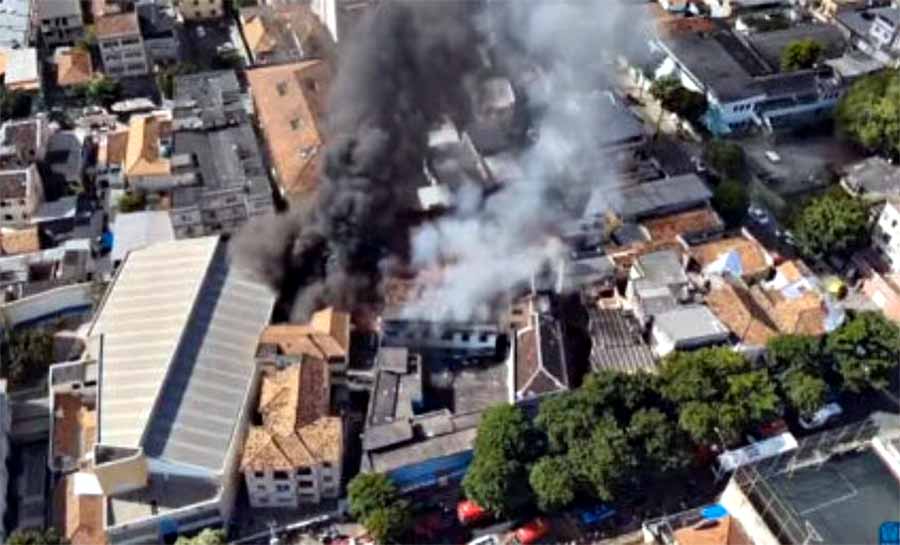 Incêndio em fábrica no RJ: 12 pessoas estão em estado grave