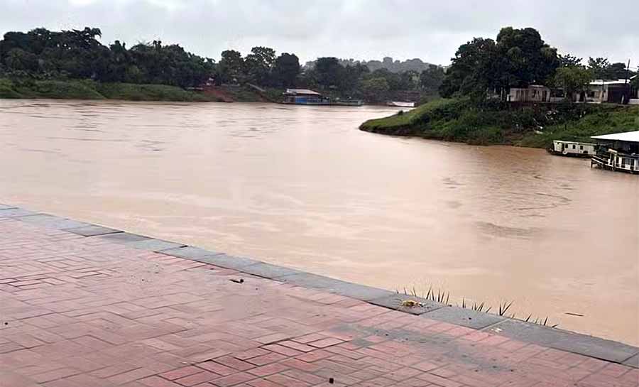 Com mais de 60 centímetros de elevação, Rio Acre ultrapassa cota de atenção