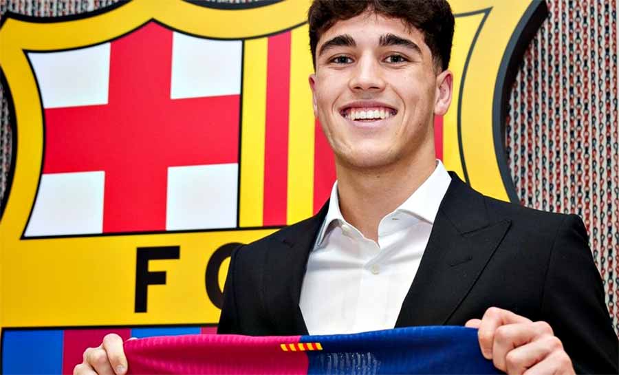 Barcelona anuncia renovação de zagueiro com multa bilionária