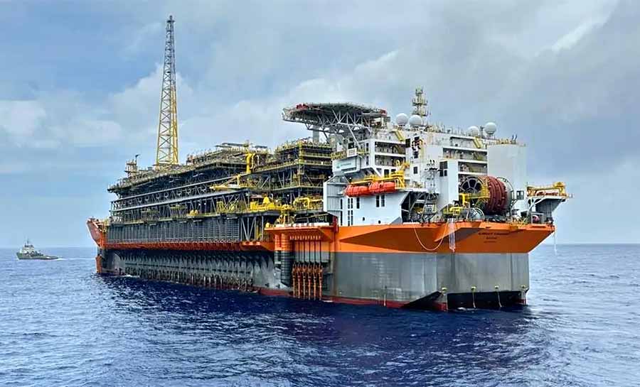 Maior plataforma de petróleo do Brasil inicia operação no pré-sal