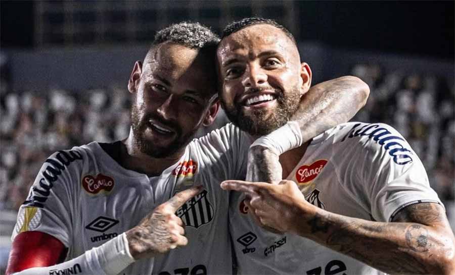 Neymar marca, Santos vence e vira líder do grupo no Paulistão