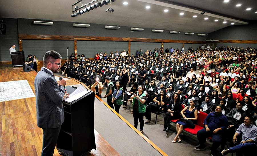 Com formatura de alunos dos cursos técnicos do Ieptec, governo do Acre leva oportunidade e emoção na construção do futuro de 315 jovens