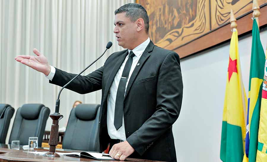 Pablo Bregense cobra revitalização de escola e anuncia ação de saúde itinerante no Rio Iaco