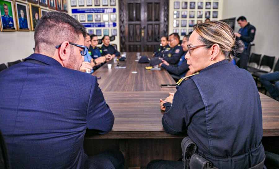 Ao visitar obras do novo anexo do Comando da PM, governador reforça compromisso de fortalecer a instituição