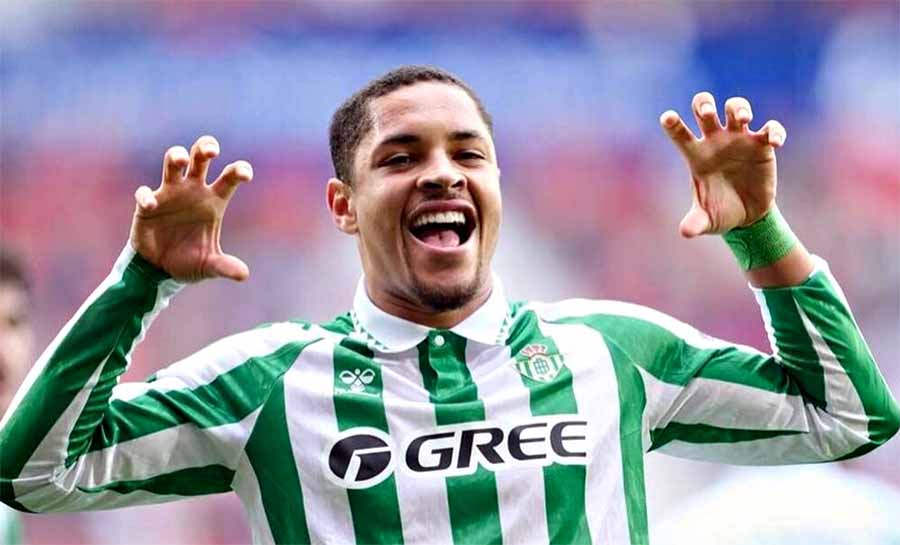 Jornal afirma que Vitor Roque não joga mais pelo Betis