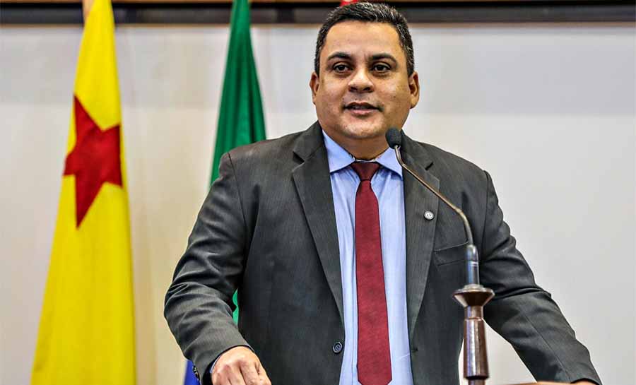 Gilberto Lira destaca reformas de escolas estaduais e anuncia realização da Copa da Floresta em Tarauacá