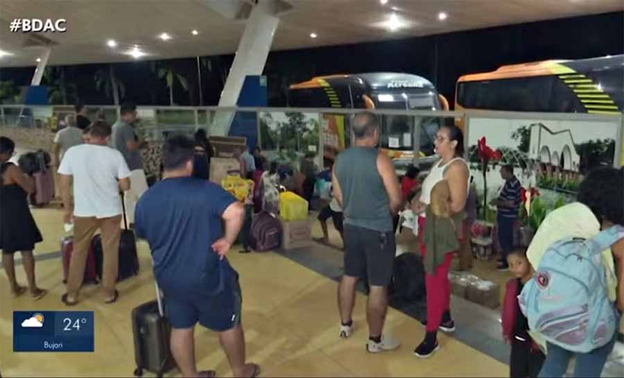 Rompimento de trecho da BR-364 atrasa viagens de ônibus no interior do AC; fluxo de veículos foi retomado