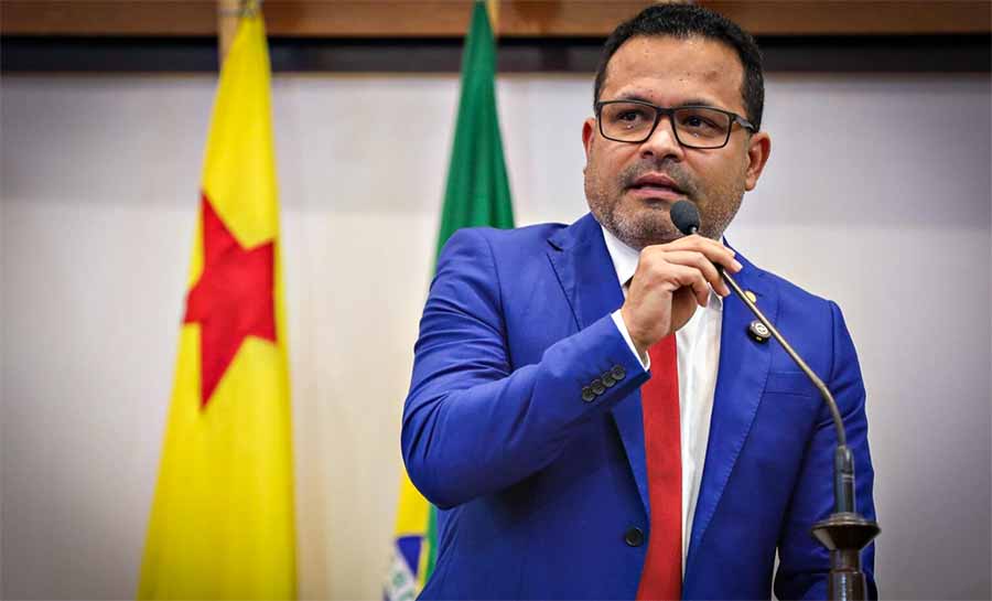 Tadeu Hassem solicita reforma em quadra de escola de Brasiléia e destaca inauguração do novo prédio do Procon