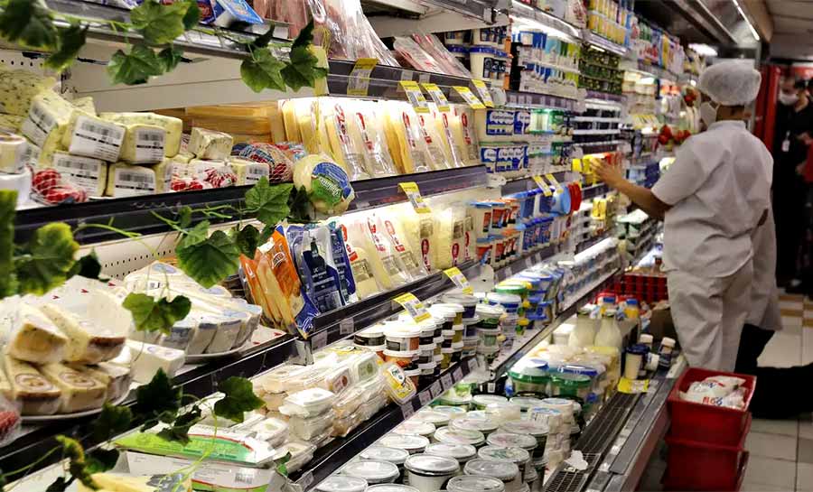 Inflação dos alimentos desacelera para 0,61%, diz pesquisa do IBGE