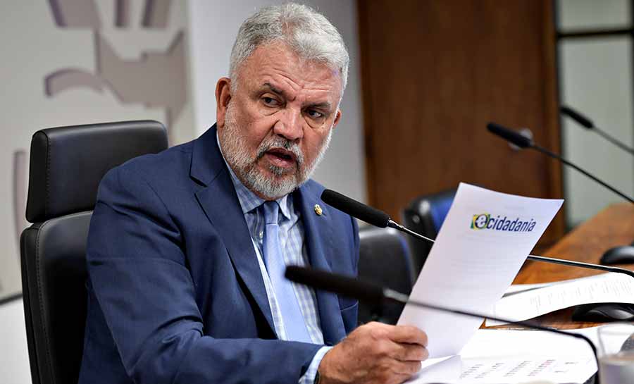 Petecão propõe projeto para reconhecer categorias profissionais aptas a atuar na área da saúde