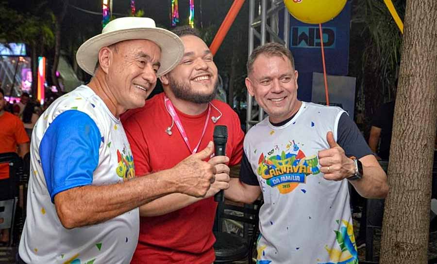 Bocalom abre Carnaval da Família: festa agita Rio Branco com coroação das realezas e show da banda Tchakabum