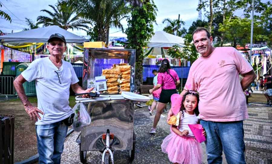 Vendedores ambulantes aproveitam oportunidade de renda extra durante o Carnaval da Família