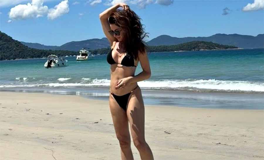 Ana Paula Padrão posa de biquíni em último dia de Carnaval; veja