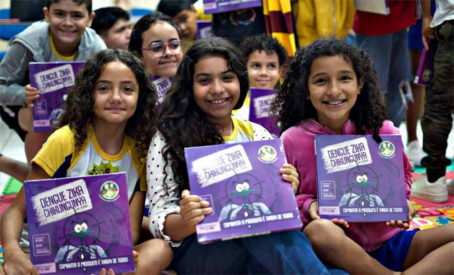 Alunos da rede pública de Rio Branco participam de ação da Semsa para aprender sobre dengue de forma divertida