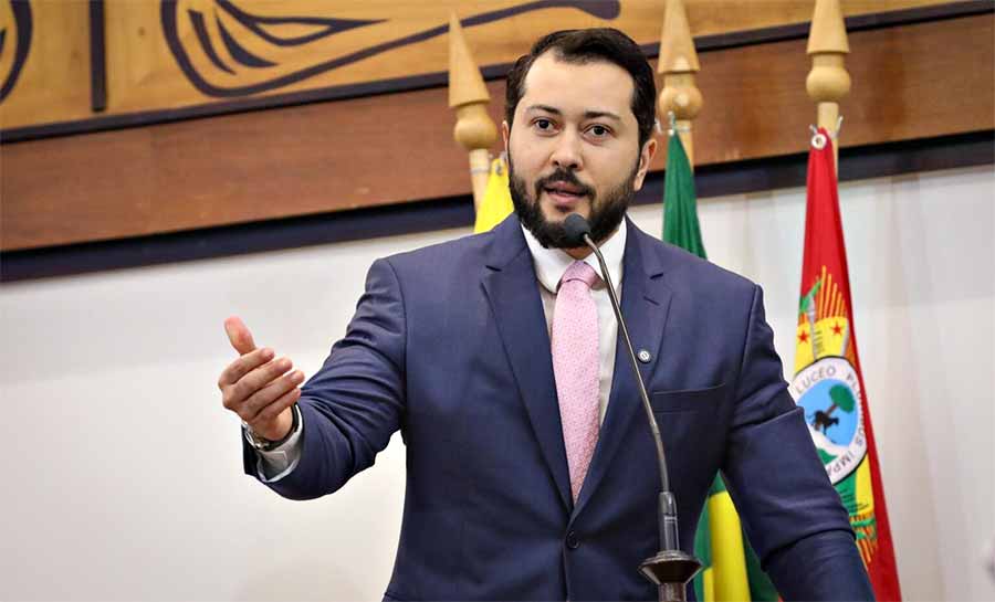 Emerson Jarude denuncia impedimento de fiscalização em escola pública durante sessão na Aleac