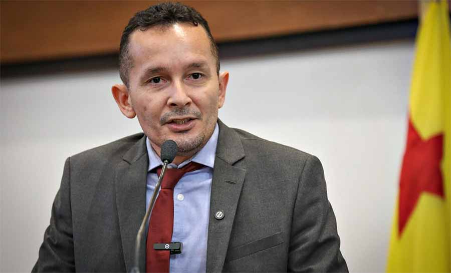 Adailton Cruz denuncia irregularidades salariais e assédio moral na Saúde