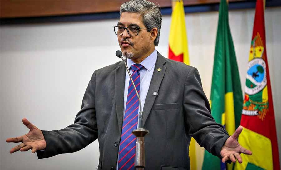 Edvaldo Magalhães alerta sobre impactos das mudanças climáticas e cobra celeridade na abertura de acesso a comunidades isoladas