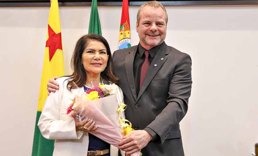 Pedro Longo homenageia deputadas e servidoras na Aleac pelo Dia Internacional da Mulher