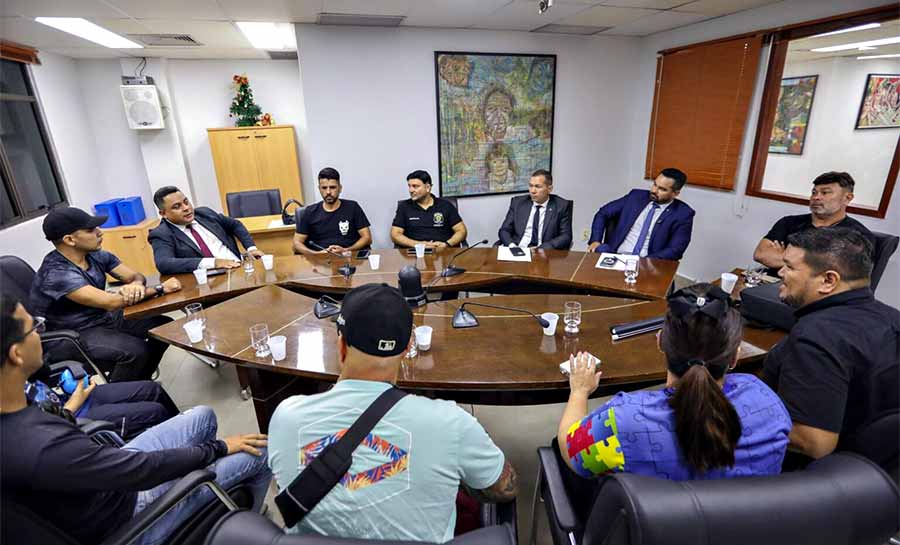 Comissão de Segurança da Aleac recebe policiais penais que pedem revisão de parecer que impede banco de horas a categoria