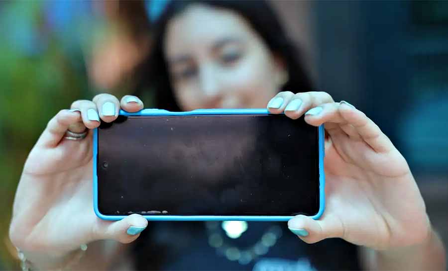 Conselho de Educação edita diretrizes sobre celular em sala de aula