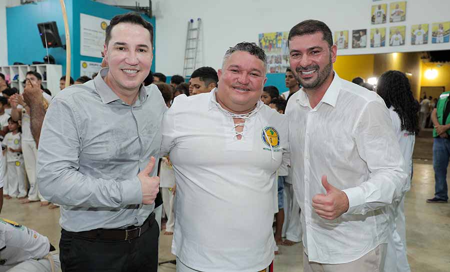 Na Baixada, presidente Nicolau Júnior participa de evento do grupo Axé Capoeira
