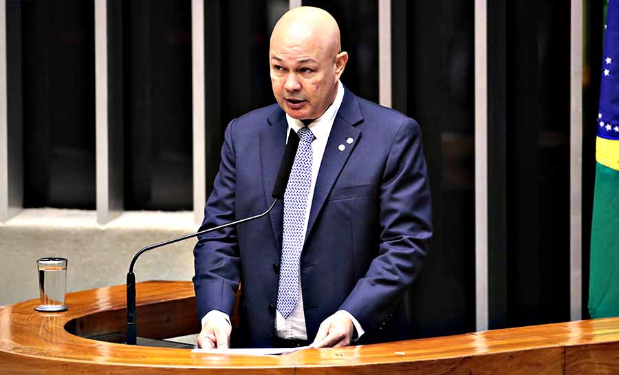 Zé Adriano: “fortalecimento da indústria nacional é urgente e indispensável”