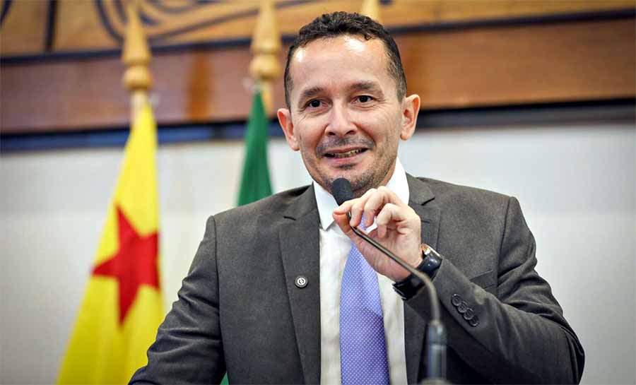 Adailton Cruz repudia violência policial e cobra correções no plano de carreira da saúde