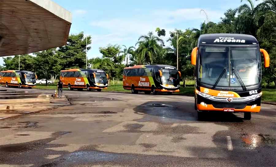 Empresa de ônibus intermunicipal tem pátio interditado no AC; gerente afirma que viagens não foram interrompidas