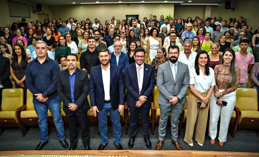 Governador Gladson Camelí dá posse a novos servidores da Saúde e reforça compromisso com o funcionalismo público