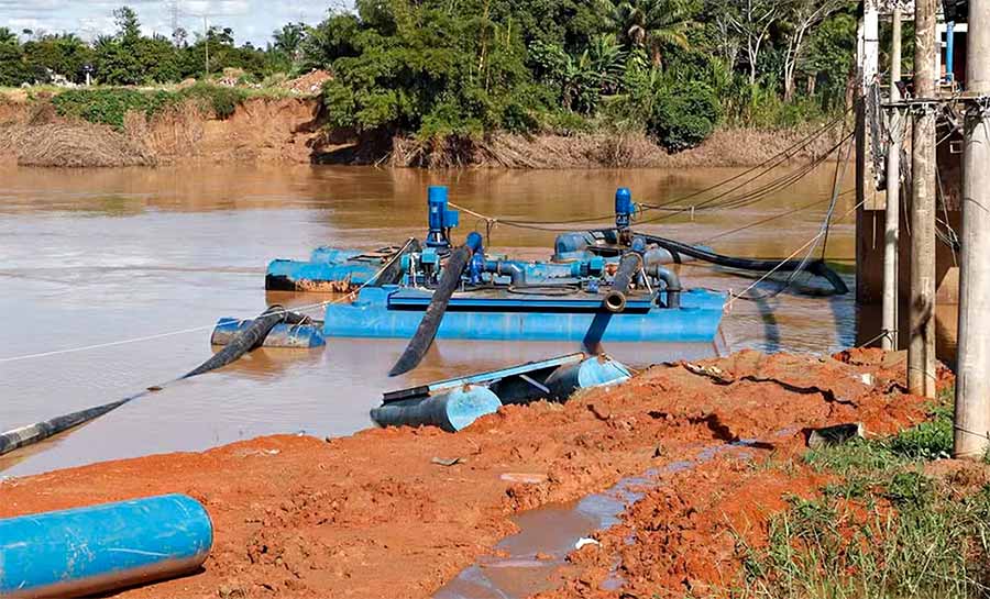 Bombas e tubulações chegam à ETA II para evitar novo colapso no abastecimento em Rio Branco