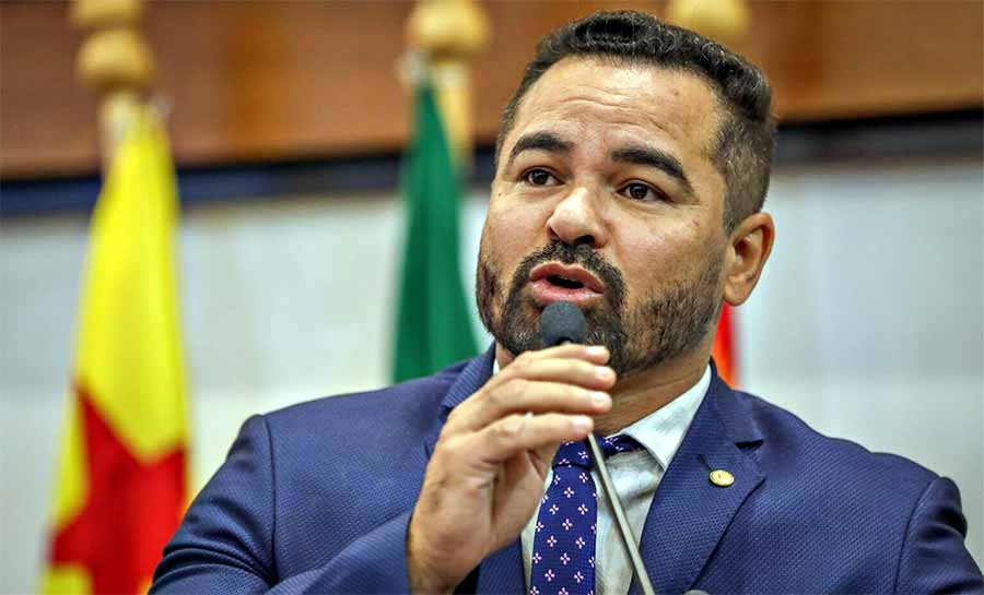 Arlenilson Cunha destaca avanços na educação e elogia trabalho de professores