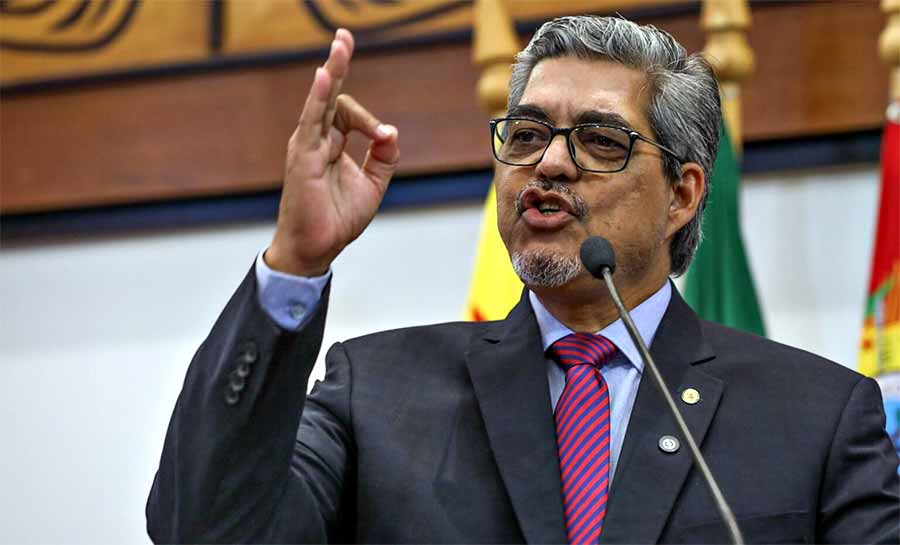 Edvaldo Magalhães critica governador e denuncia injustiças contra trabalhadores da educação