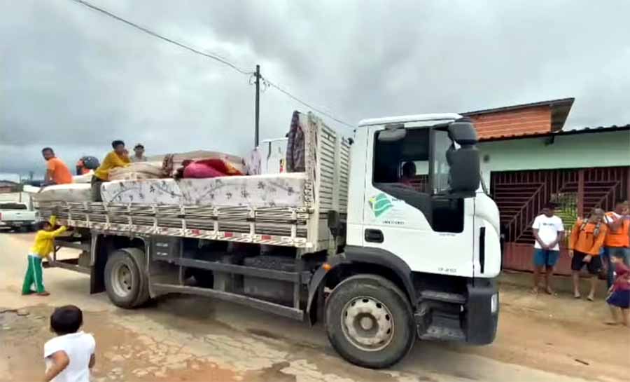 Com vazante do Rio Juruá, famílias desabrigadas pela enchente retornam para casa em Cruzeiro do Sul