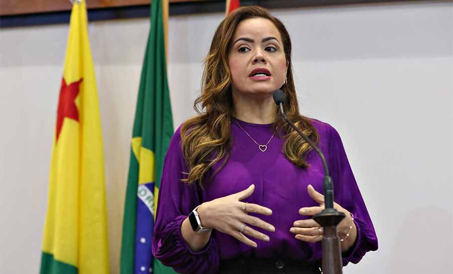 Michelle Melo defende servidores provisórios da saúde e cobra plano de transição ao governo: “Não podemos colocá-los na rua sem planejamento”