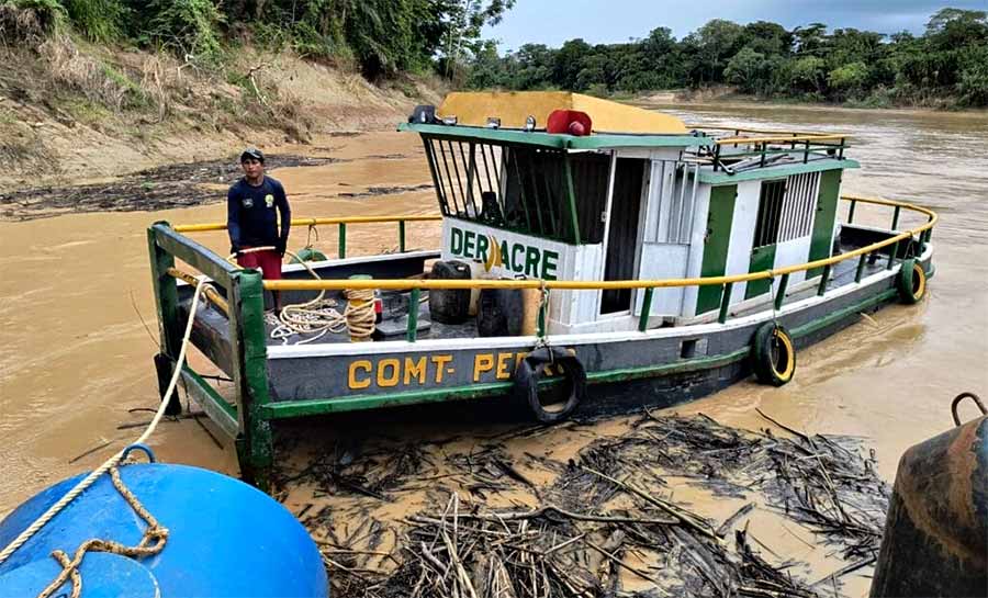 Deracre executa limpeza de entulhos nas estações de tratamento de água em Rio Branco