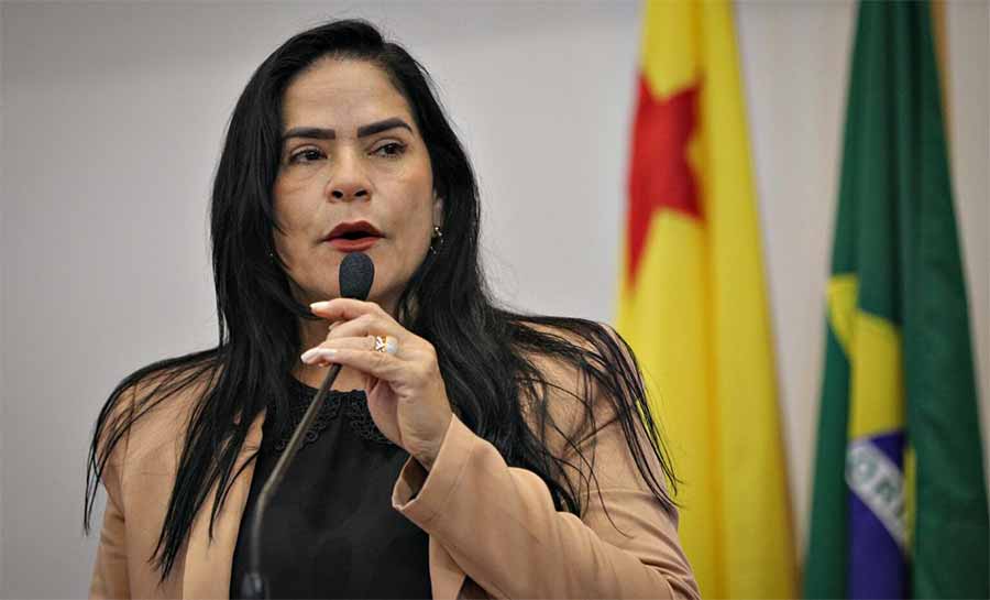 Maria Antônia lamenta morte do Papa Francisco e apresenta indicações em favor da saúde e infraestrutura de municípios do Juruá