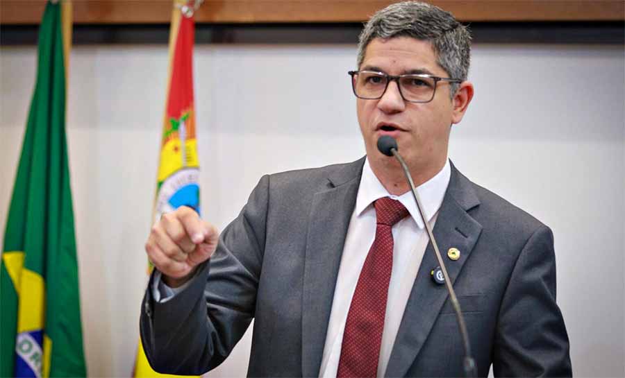 Fagner Calegário cobra cumprimento de emenda e critica abandono de ex-servidores do ISE