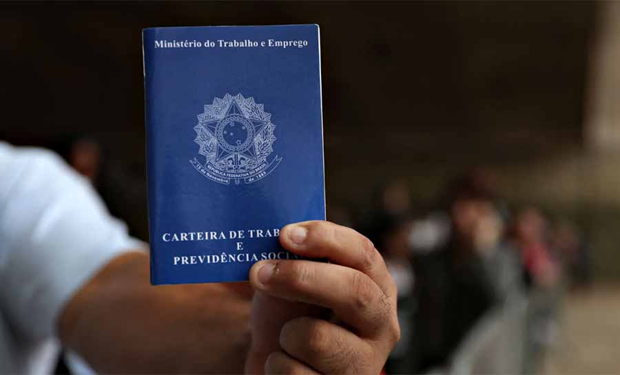 Número de jovens desempregados cai pela metade em 4 anos, mostra pesquisa