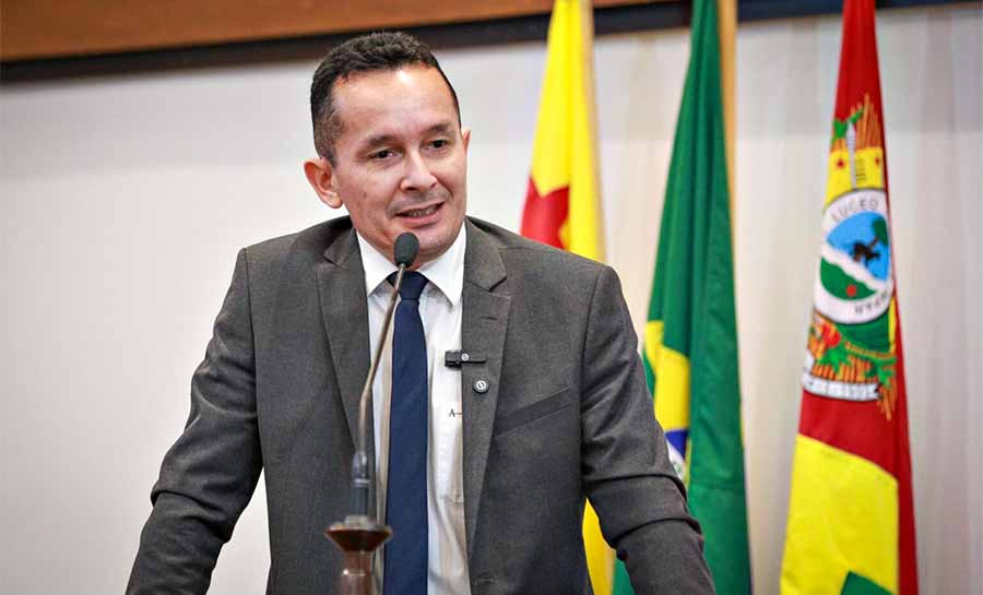 Adailton Cruz convida deputados para visita ao Pronto Socorro e lamenta dispensa de profissionais da Saúde