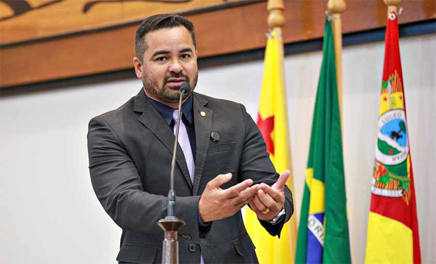 Arlenilson Cunha manifesta pesar por morte de Mauro Bittar, apresenta indicações de infraestrutura e anuncia evento esportivo no bairro Cidade Nova