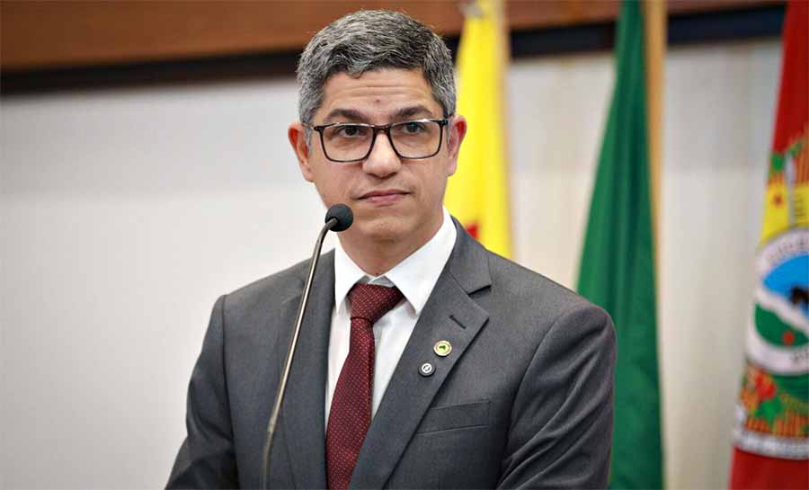 Fagner Calegário presta homenagem póstuma à servidora terceirizada da Aleac e destaca importância dos trabalhadores invisibilizados