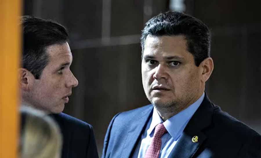 Esquerda cercada