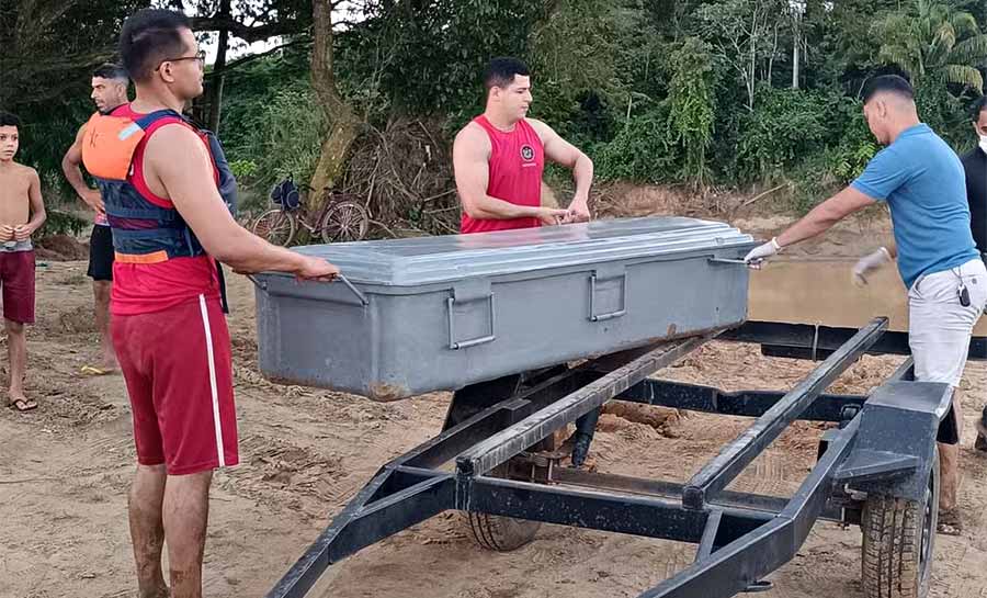 Bombeiros resgatam corpo de homem dentro do Rio Acre em Brasiléia