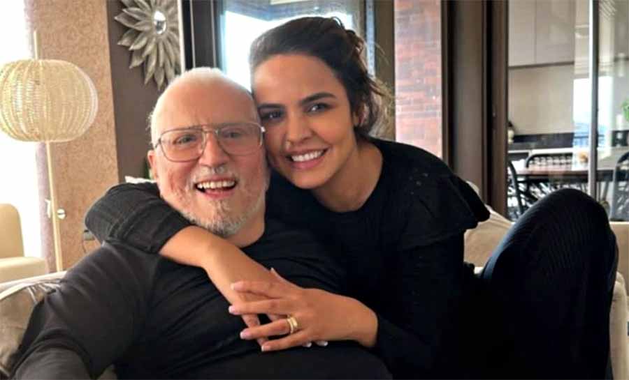 Carlos Alberto elogia esposa 40 anos mais jovem
