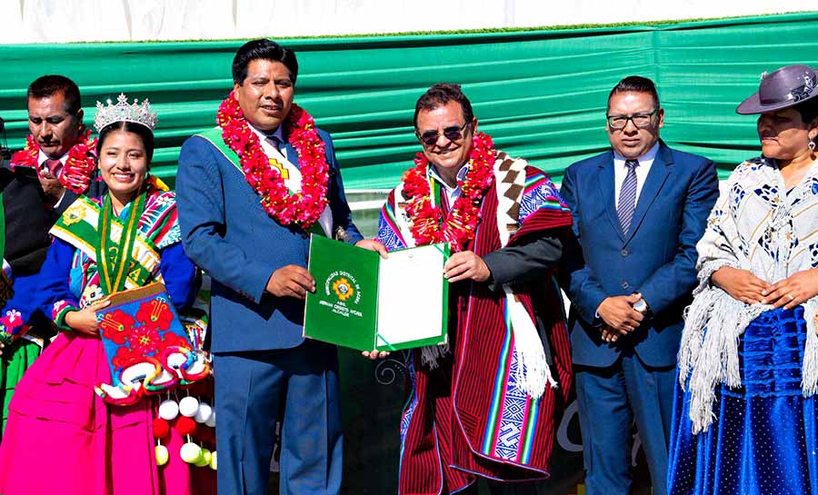Gonzaga é homenageado em cidade peruana por apoiar intercâmbio comercial entre Acre e Peru
