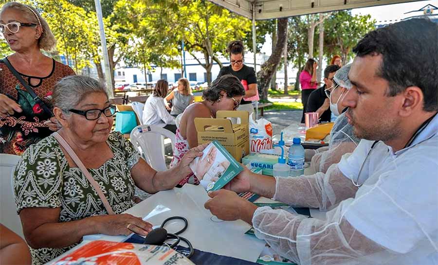 Prefeitura de Rio Branco e Conselho Federal de Farmácia promovem ação de saúde e conscientização sobre uso irracional de medicamentos