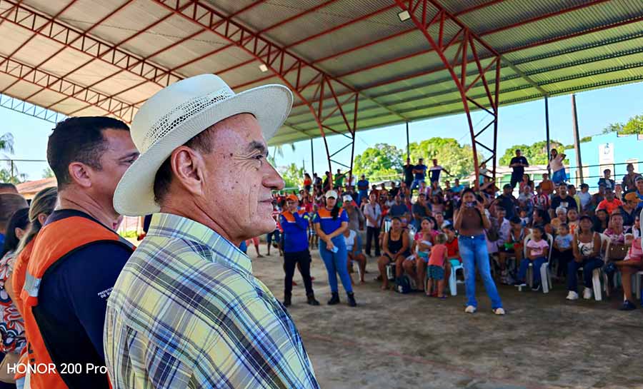 Prefeitura de Rio Branco intensifica apoio à zona rural com entrega de sacolões na Vila Verde