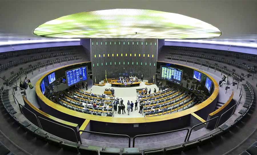 Especialistas veem manobra jurídica em decisão da Câmara sobre golpe