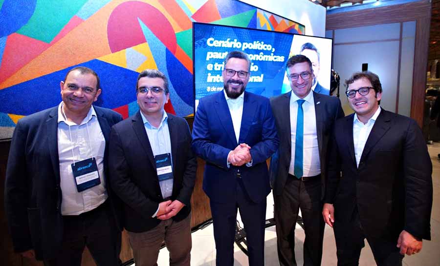 Senador Alan Rick é homenageado pela ABRASCA por garantir justiça fiscal às multinacionais brasileiras
